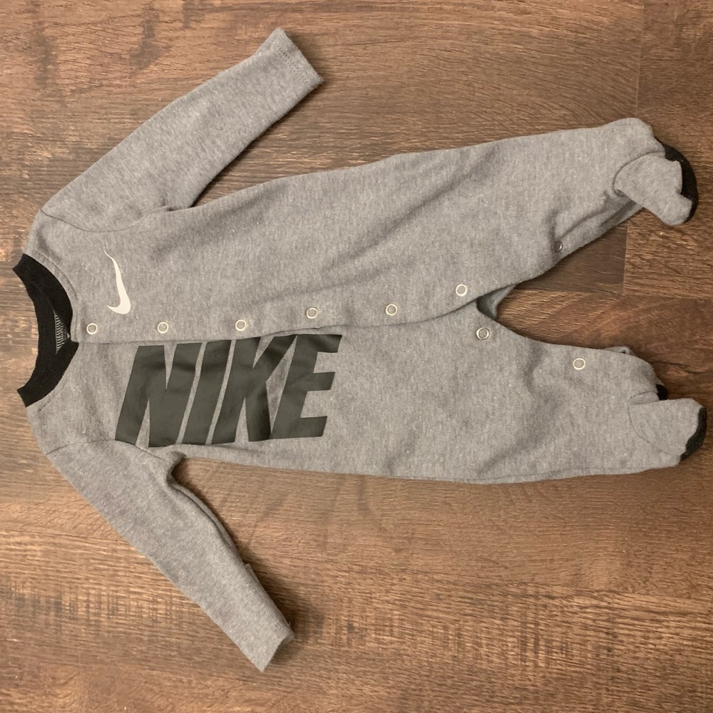 Nike footsie